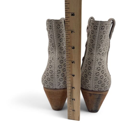 Frye & Co White Maley Perforated Ankle Bootie 7.5 Suede Western Boho Hippy - Picture 9 of 11